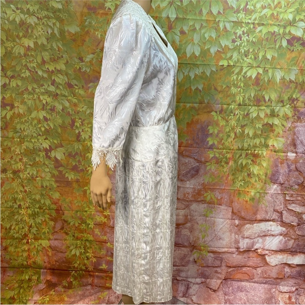 Nilani Vintage Ivory Jacquard Lace Trimmed Dress - Picture 13 of 15